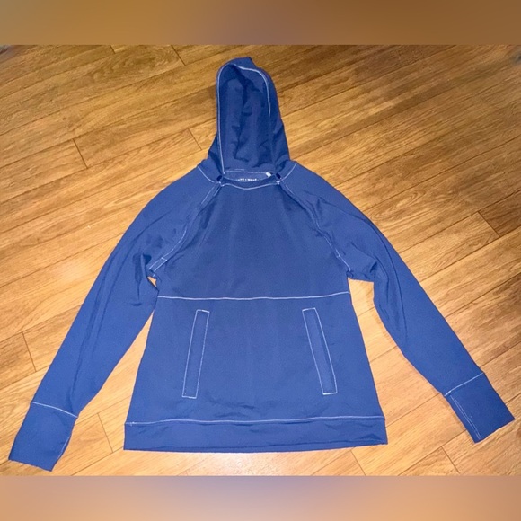 Care+Wear x Oscar de la Renta Tops - Care+Wear x Oscar de la Renta Navy Port Hoodie Med